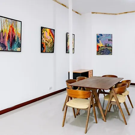 Red B Hostel, Cafe And Bar-2